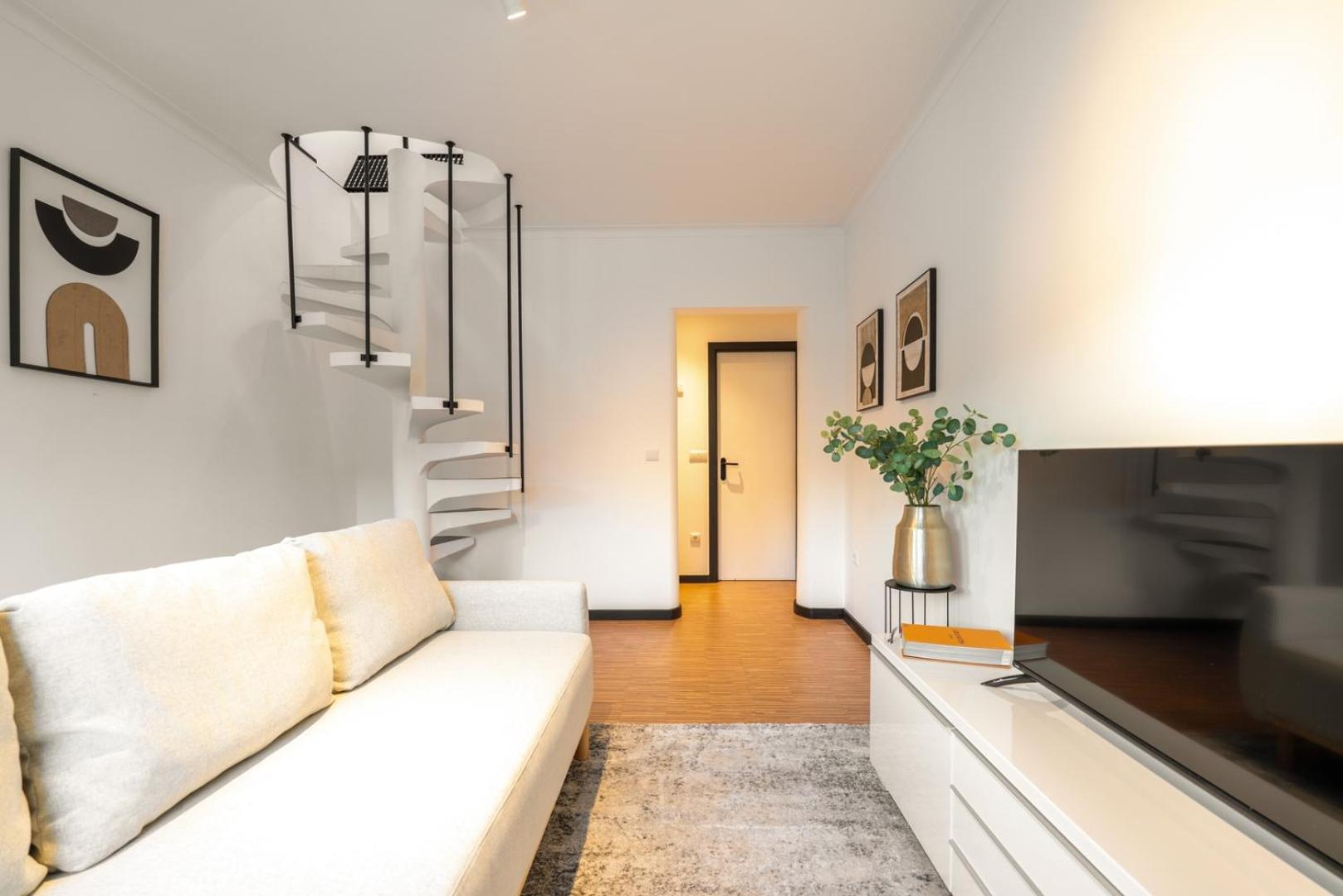 Фотография 4: Duplex Studio in Art District by HostWise