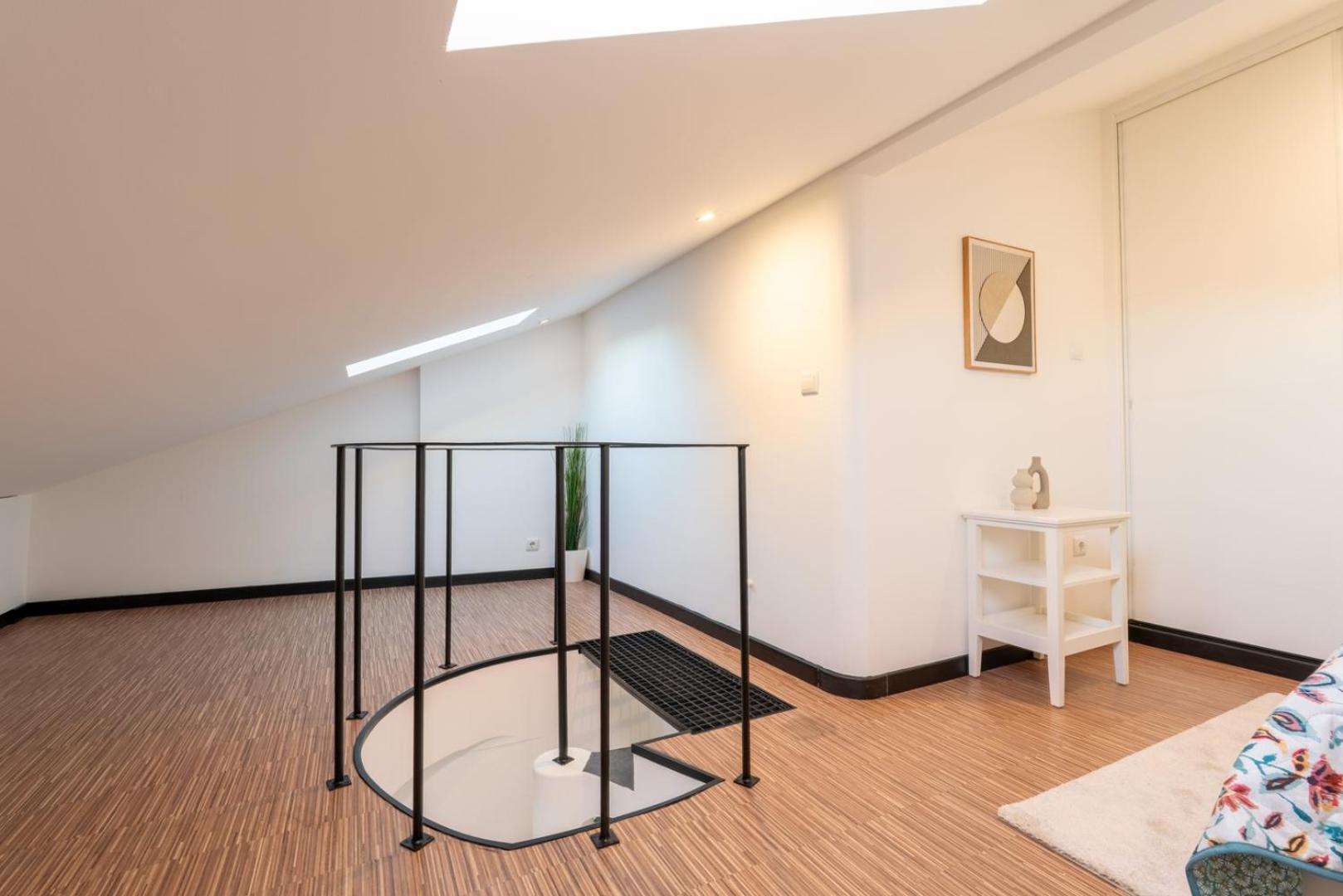 Фотография 9: Duplex Studio in Art District by HostWise