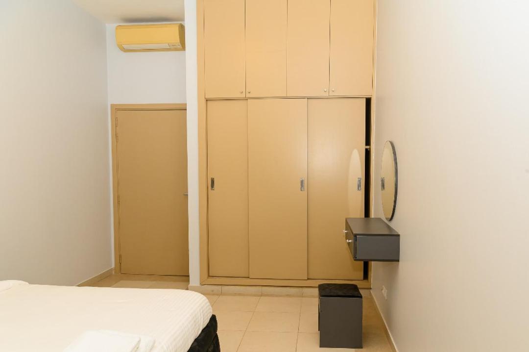 Spacious & bright bedroomの写真5