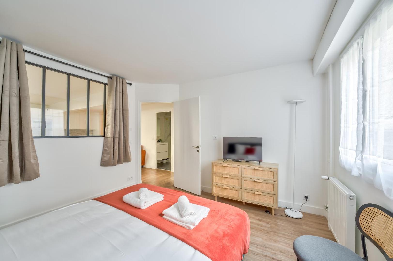 Foto 6: Spacious & Bright 2BR Apartment - Heart of 15th