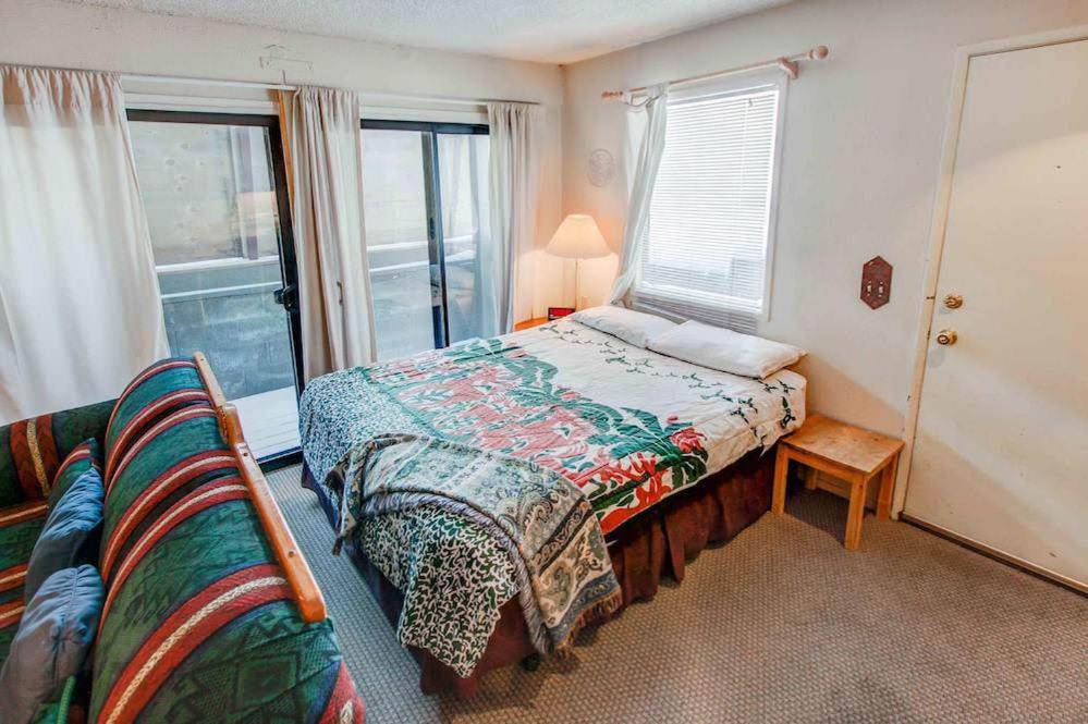 Foto 3: Studio with Amenities Walk to Village