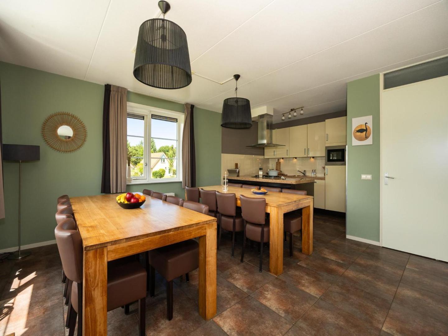 Villa in Andijk with Hot Tub and Gardenの写真3