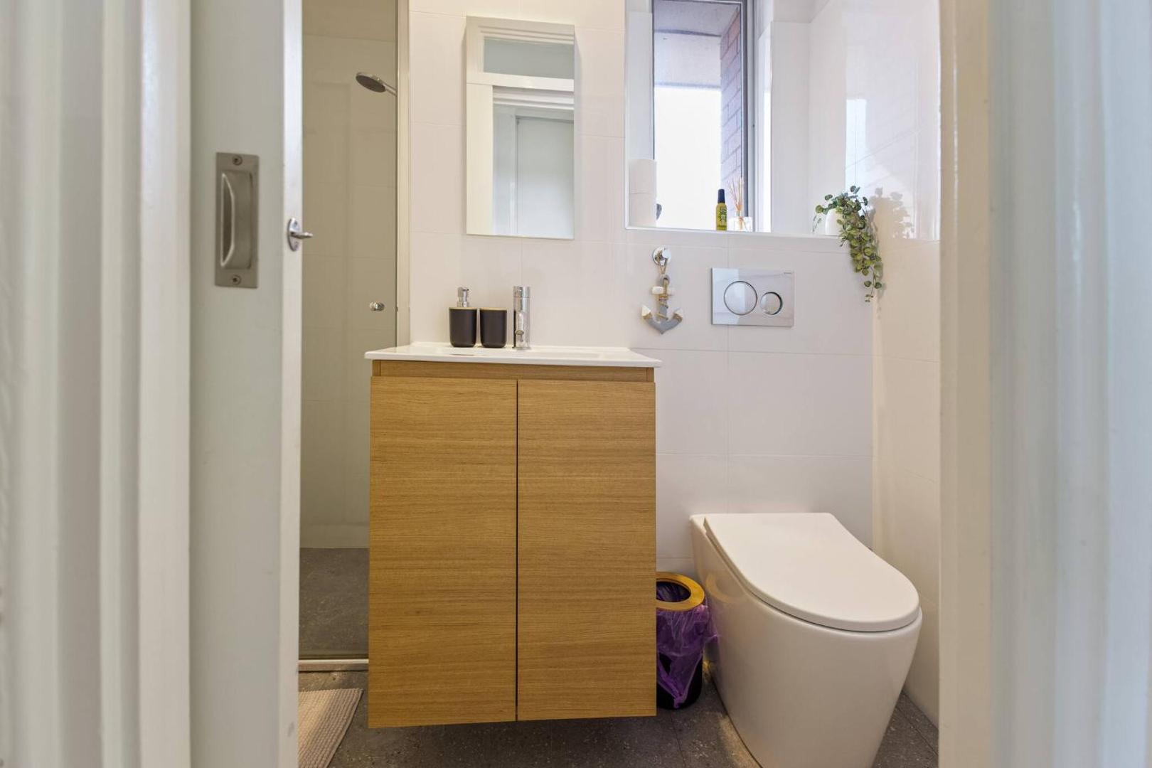 Central + Ocean View, walk beach, parking, Netflix photo 7