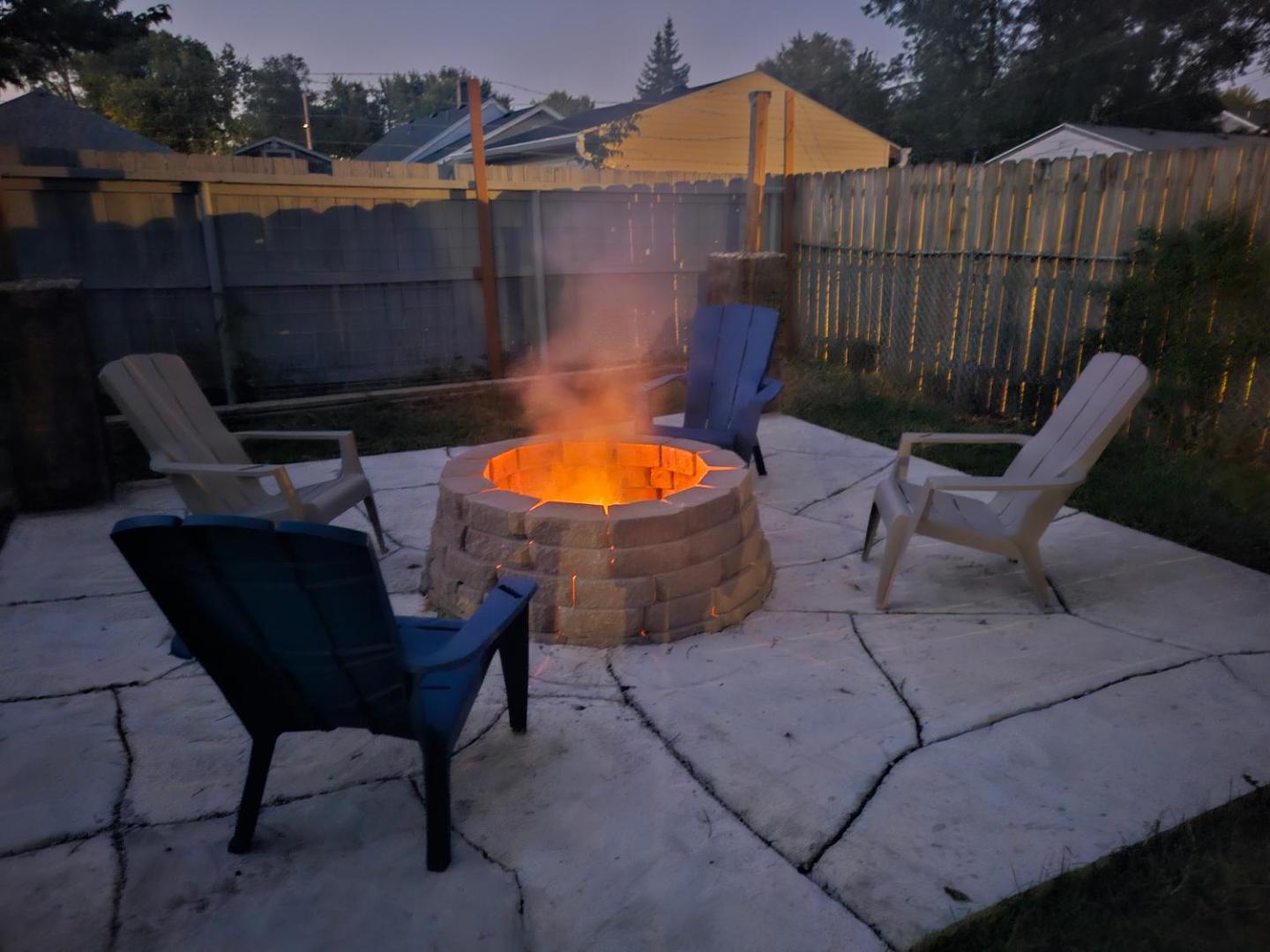 Foto 8: Spacious Duplex by Fairgrounds & Downtown with Fire Pit