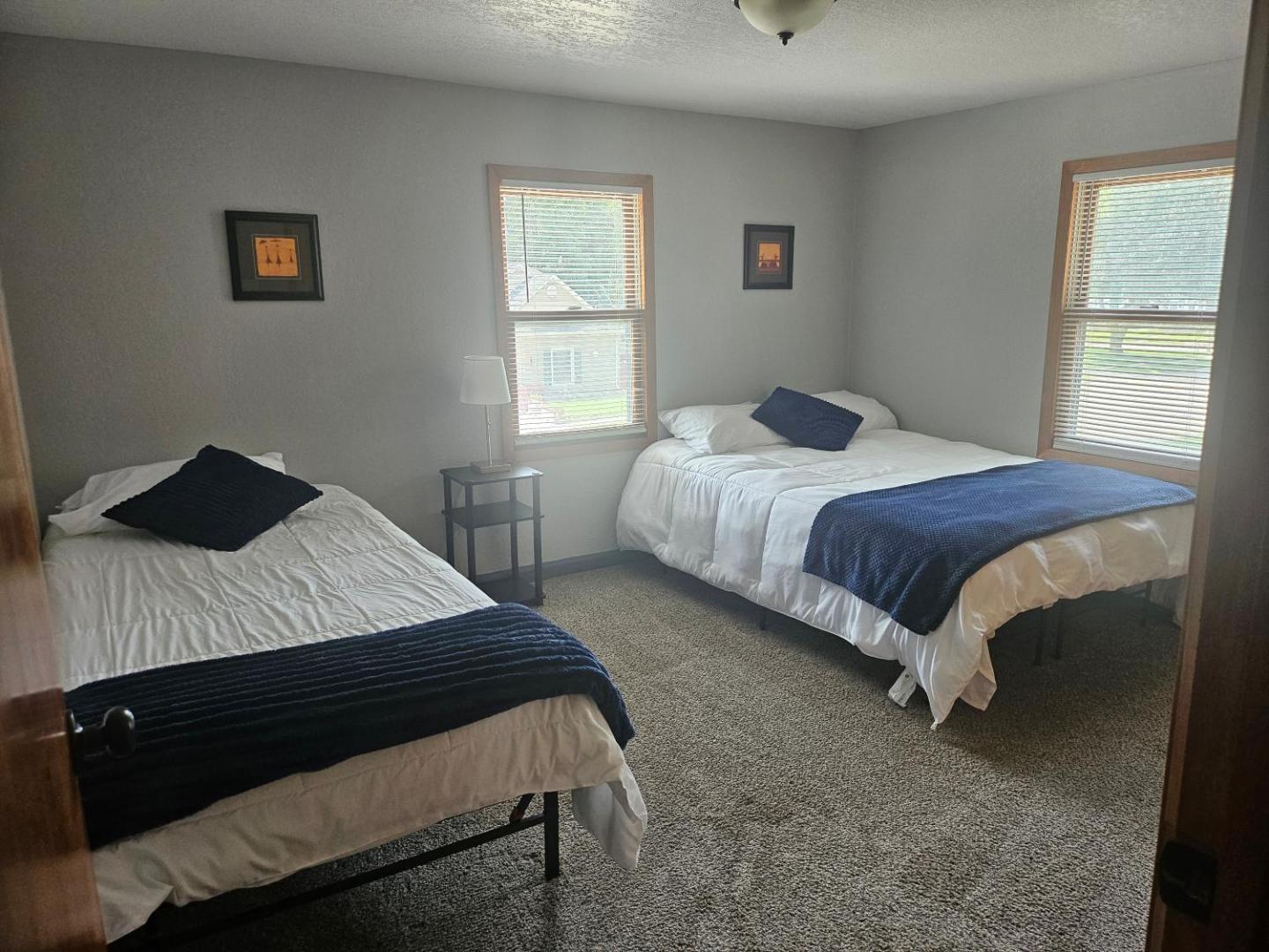 Foto 5: Spacious Duplex by Fairgrounds & Downtown with Fire Pit