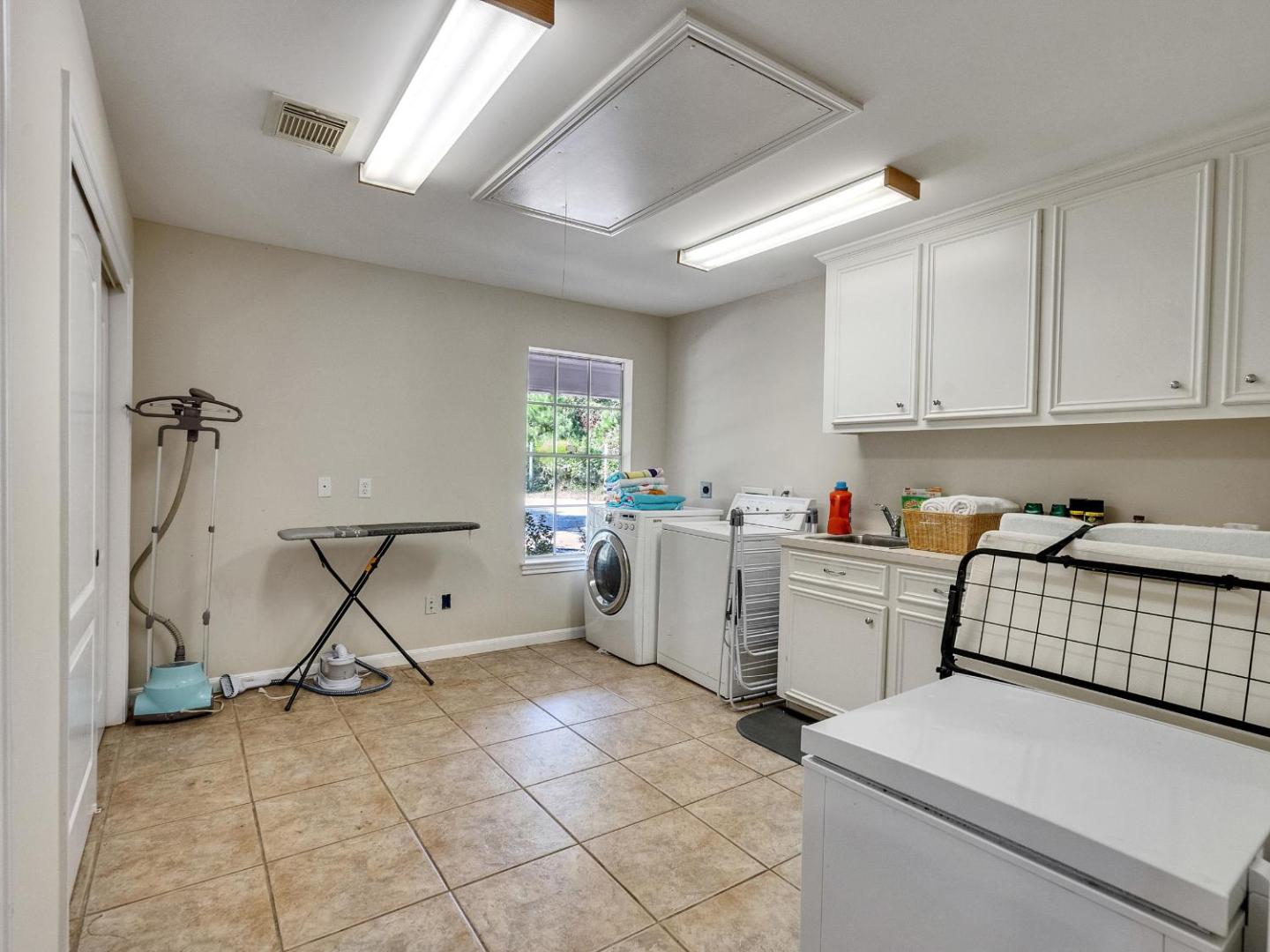 Foto 5: Pool, Spa&Lake 16 beds 8 bathrooms 50 car parking VENUE Magnolia Texas