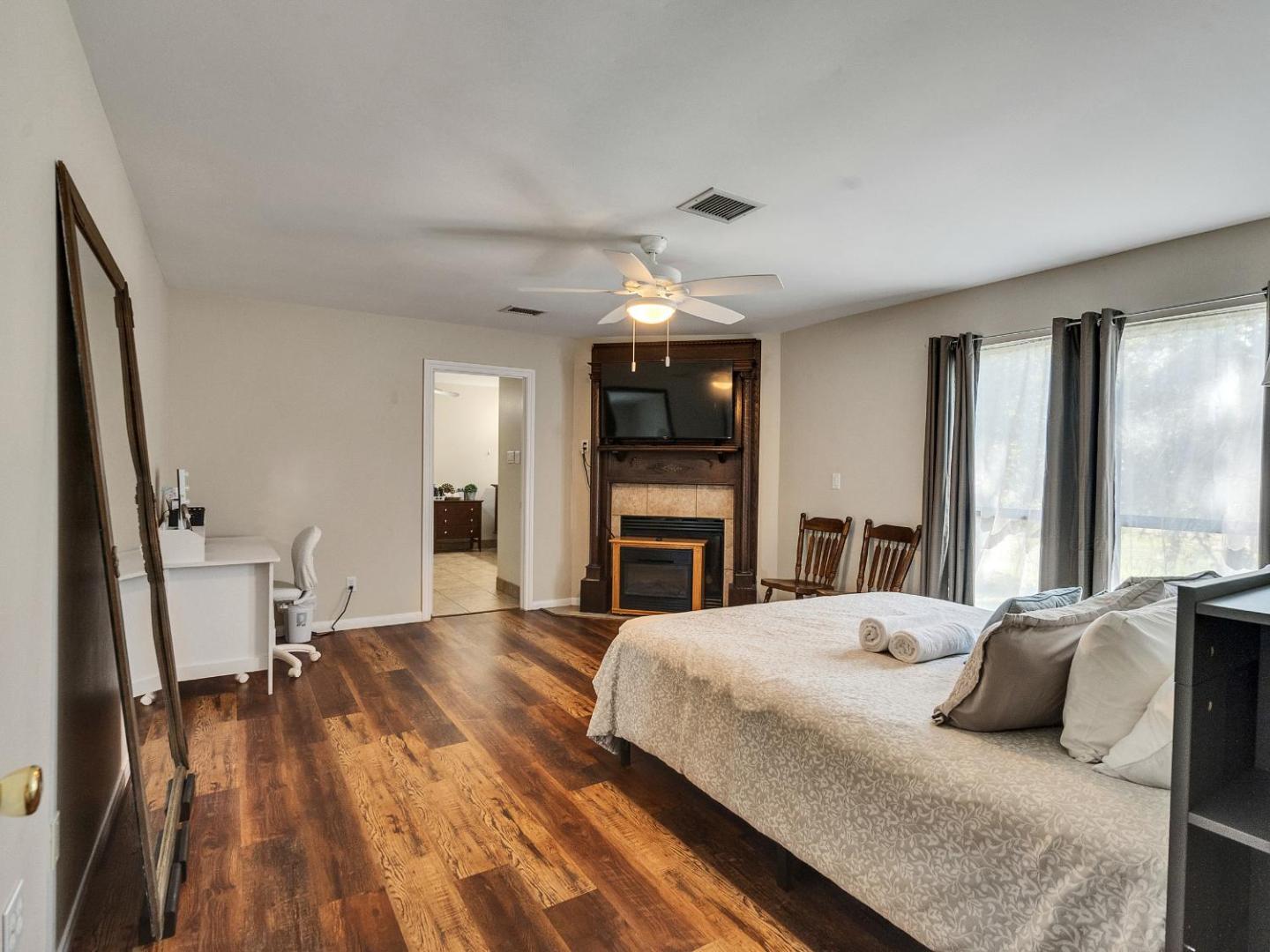 Foto 4: Pool, Spa&Lake 16 beds 8 bathrooms 50 car parking VENUE Magnolia Texas