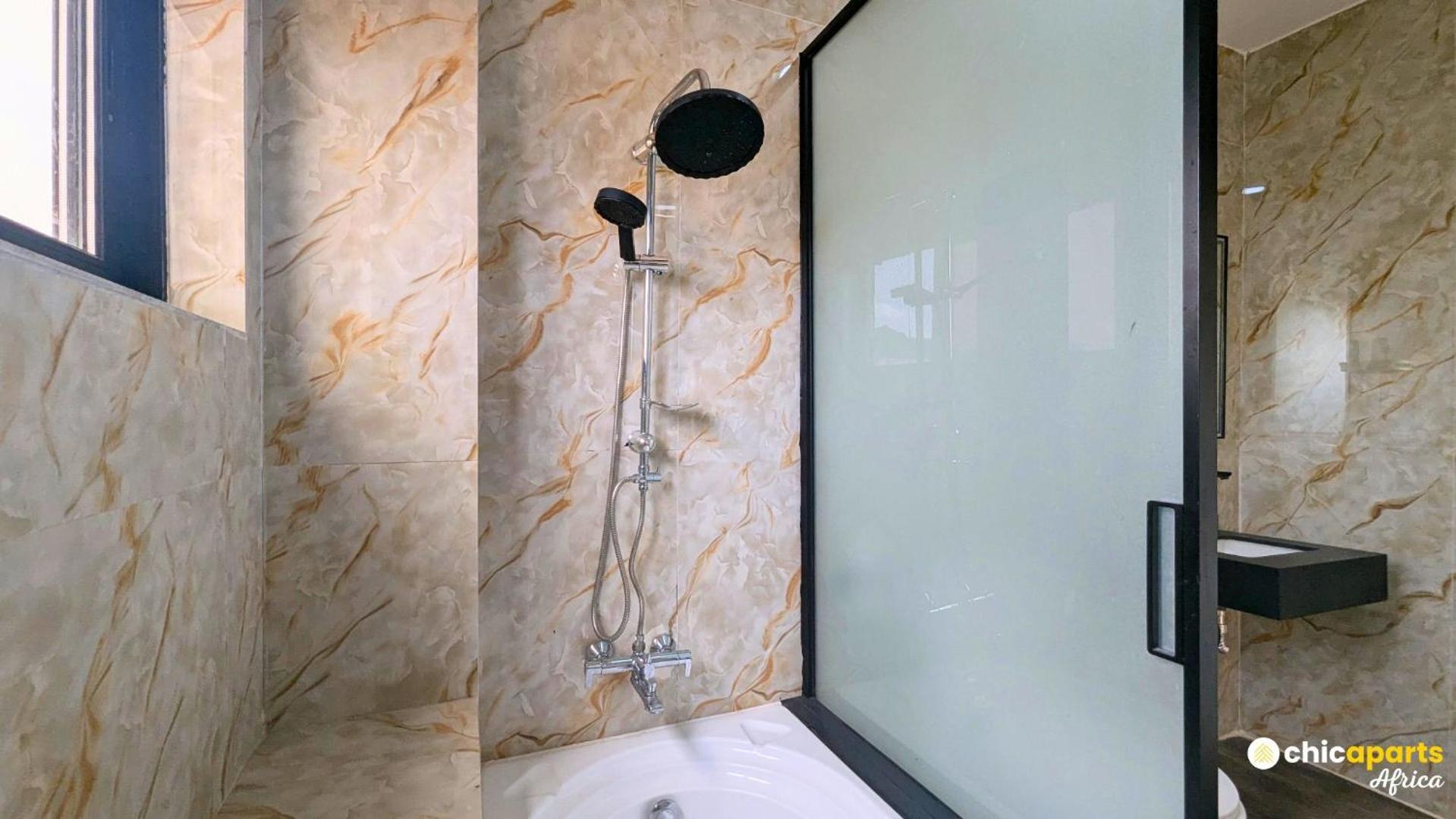 Chic & spacious studio with parking photo 10