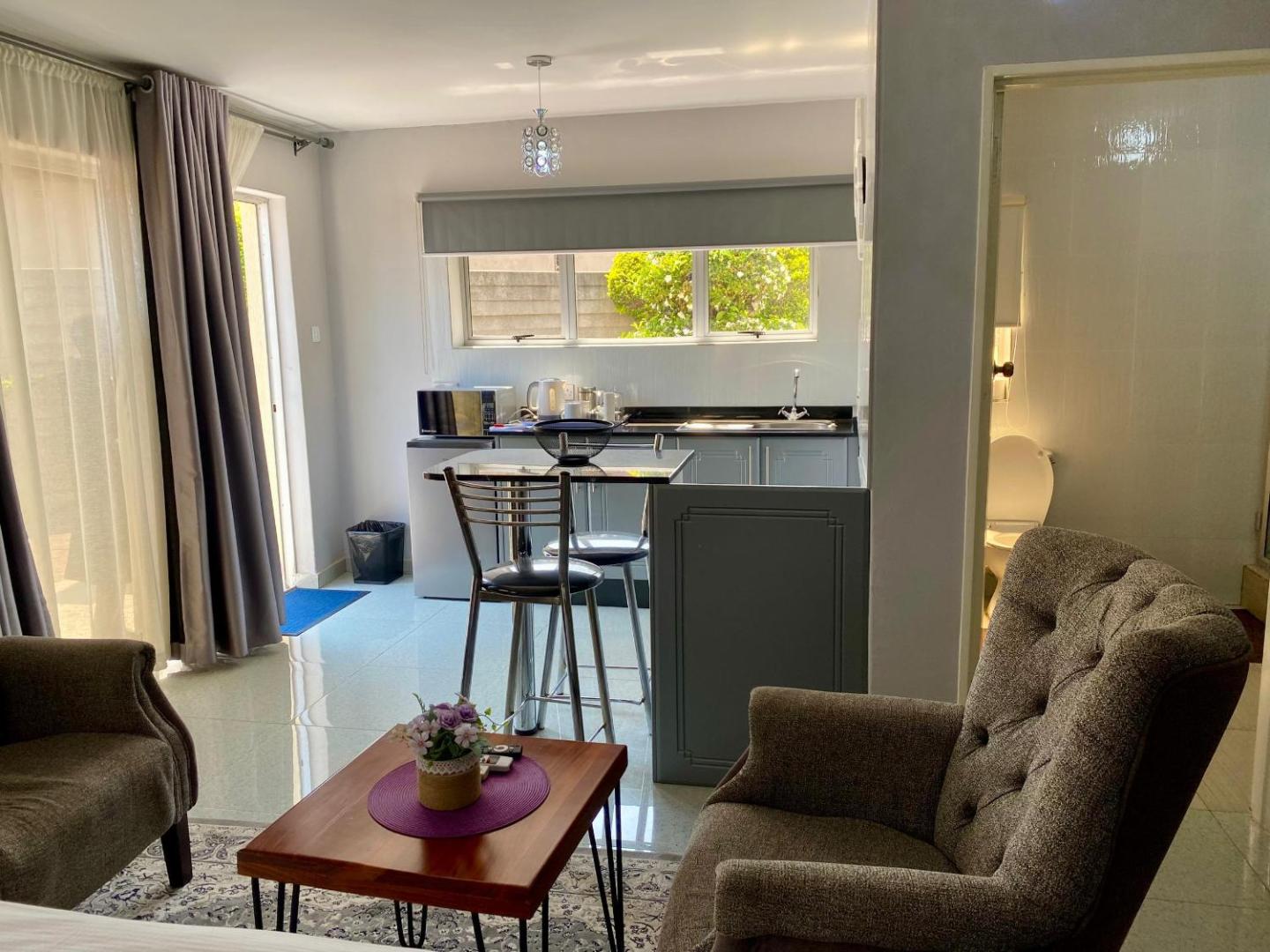 Zdjęcie 7: Spacious ground-floor studio in central New Chadcombe - 2316