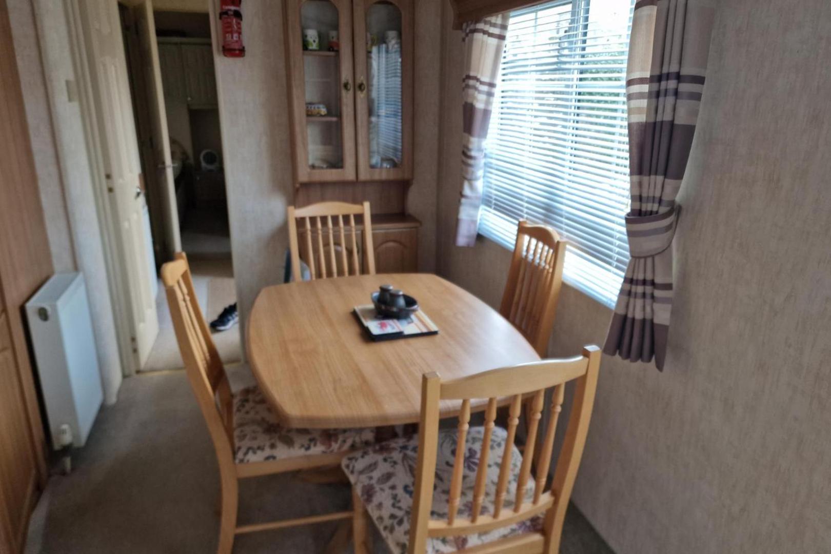 Billede 4: Caravan - Sleeps 4 - Pet friendly - Parking