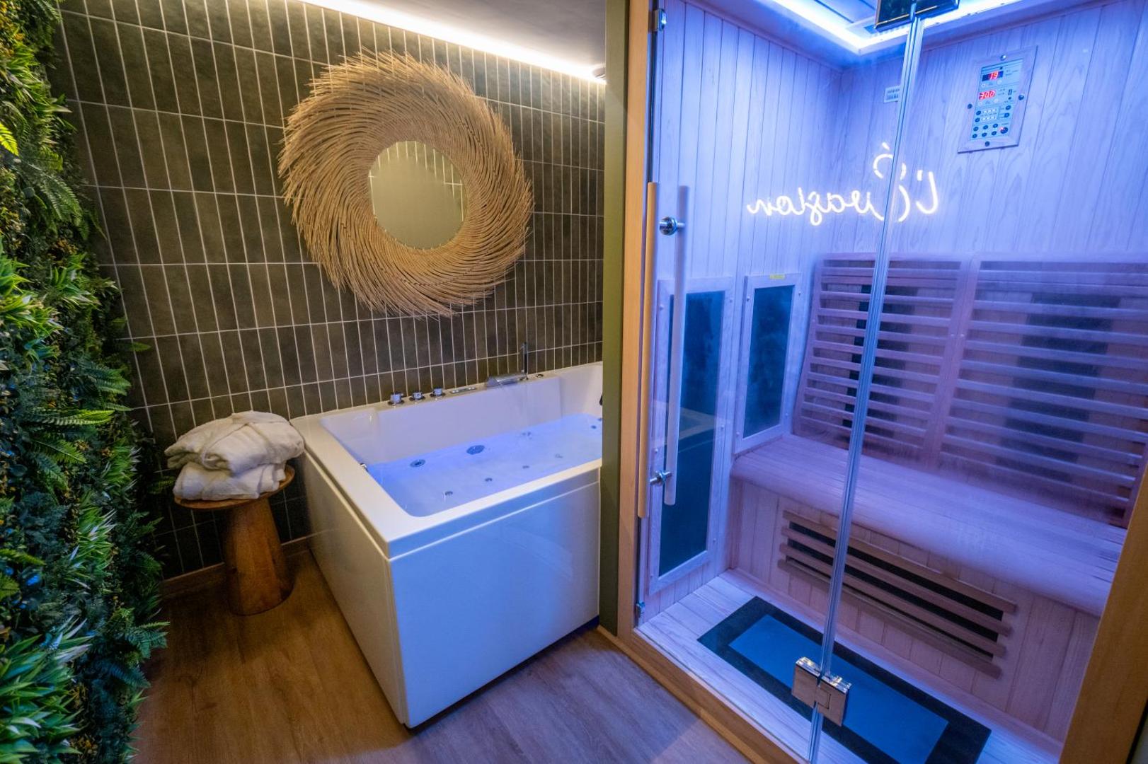 Фотография 2: Escape - Suite with Balneo and Sauna - Downtown