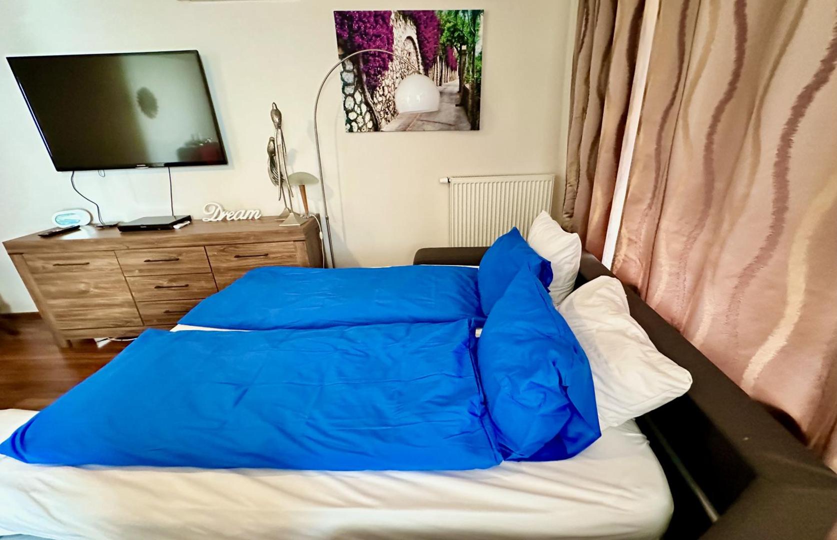 Zdjęcie 5: Unique main square apartment - AC - Balcony - Coffee Machine - Washer - Kitchen- Parking available Free public or Paid Private for 20 euro per stay Please read our emails