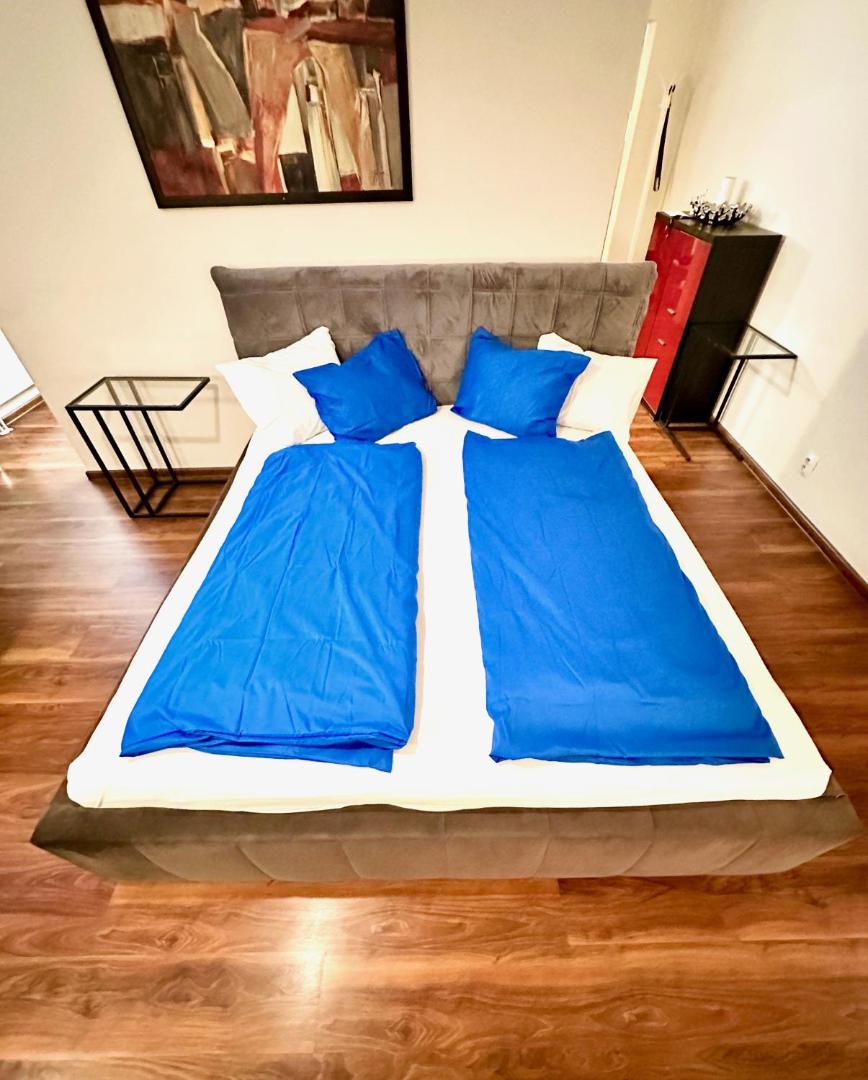 Zdjęcie 2: Unique main square apartment - AC - Balcony - Coffee Machine - Washer - Kitchen- Parking available Free public or Paid Private for 20 euro per stay Please read our emails