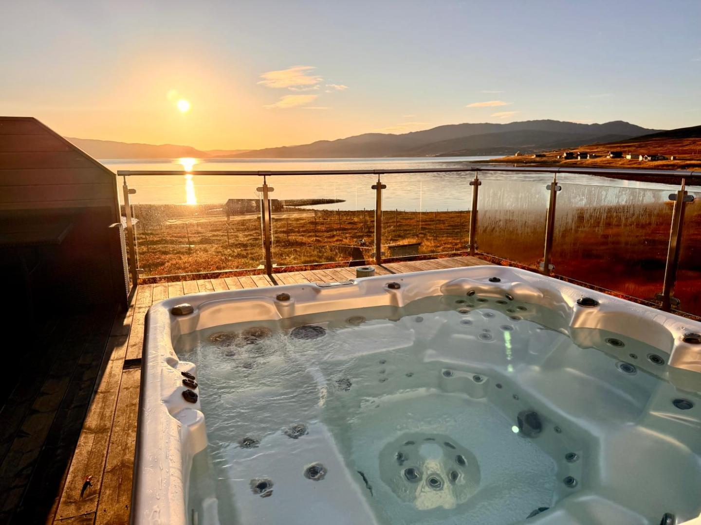 Fotografie 2: Jacuzzi, fjord view & northern lights - close to Hammerfest & North Cape