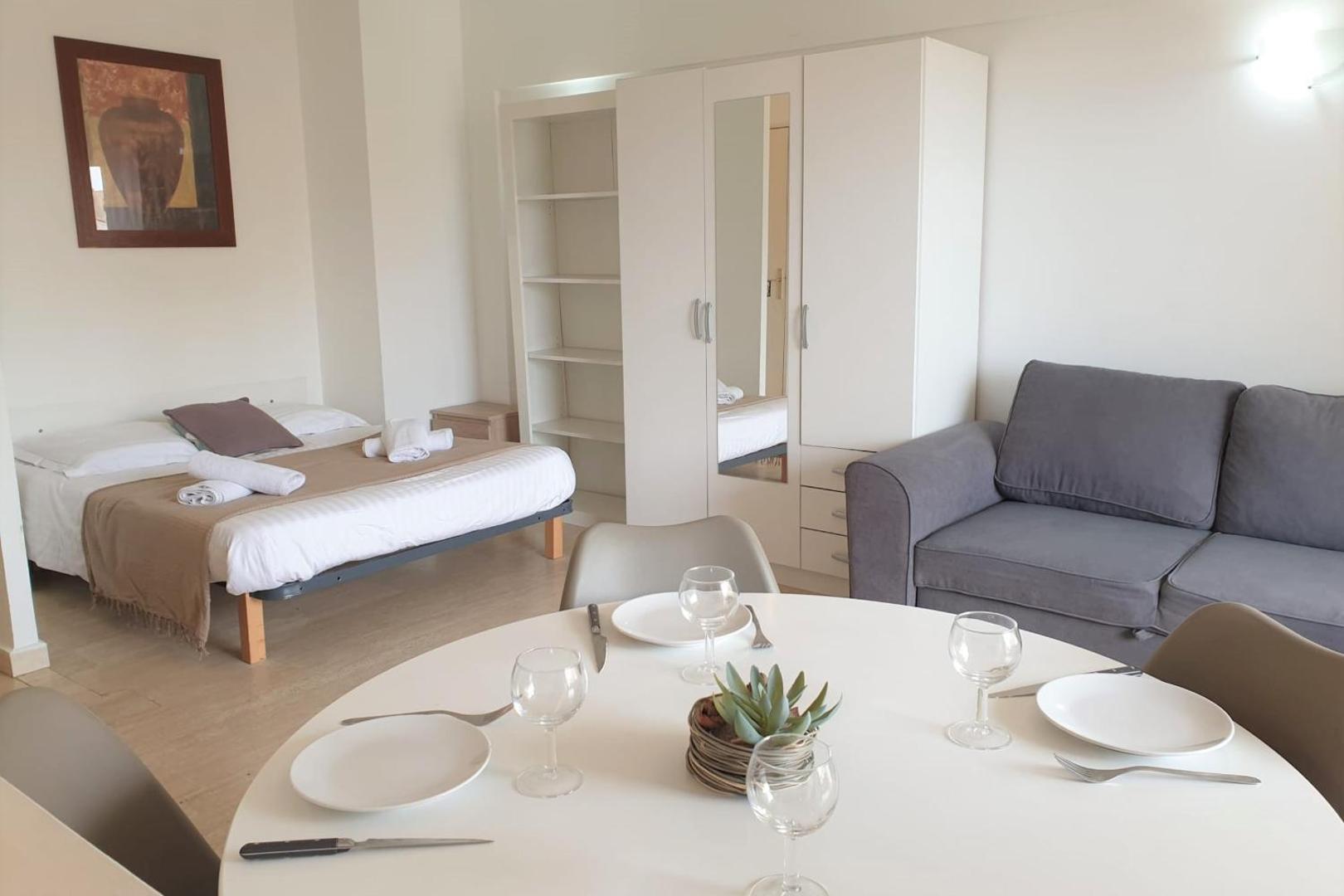 Foto 5: Huge Terrace close to the beach and the palais -Clim- Terrace- BENAKEY