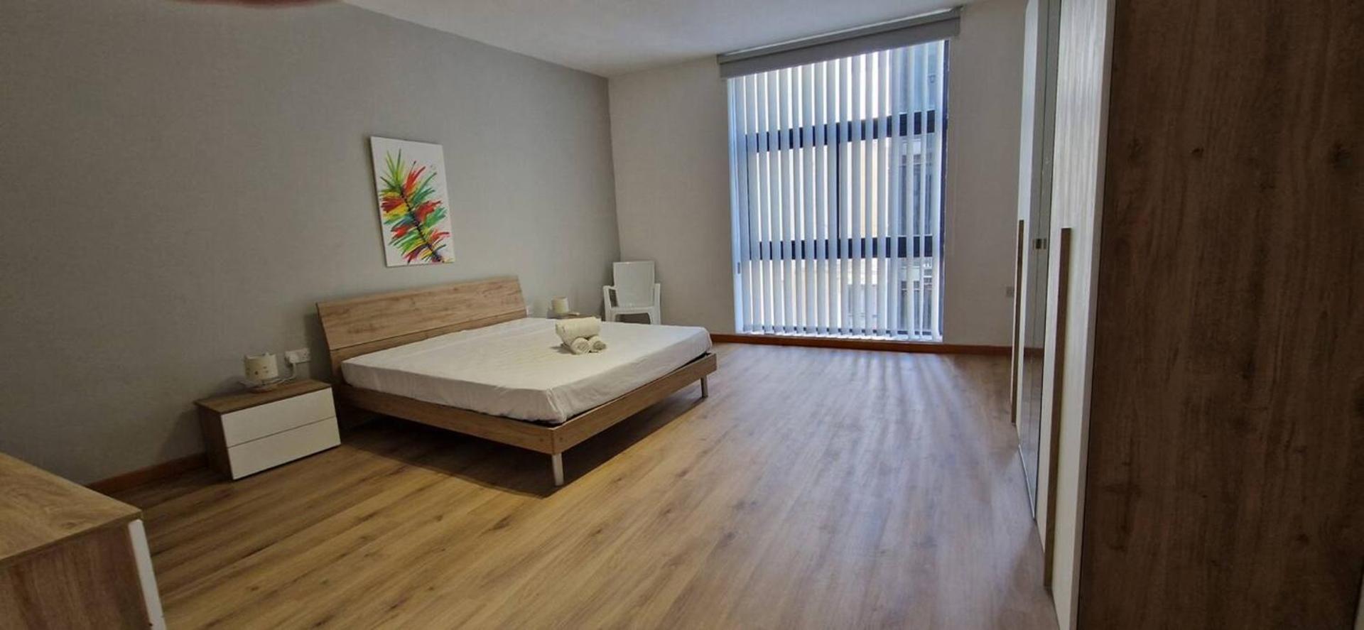 Фотография 10: Spacious, Central Apt, sleeps 5
