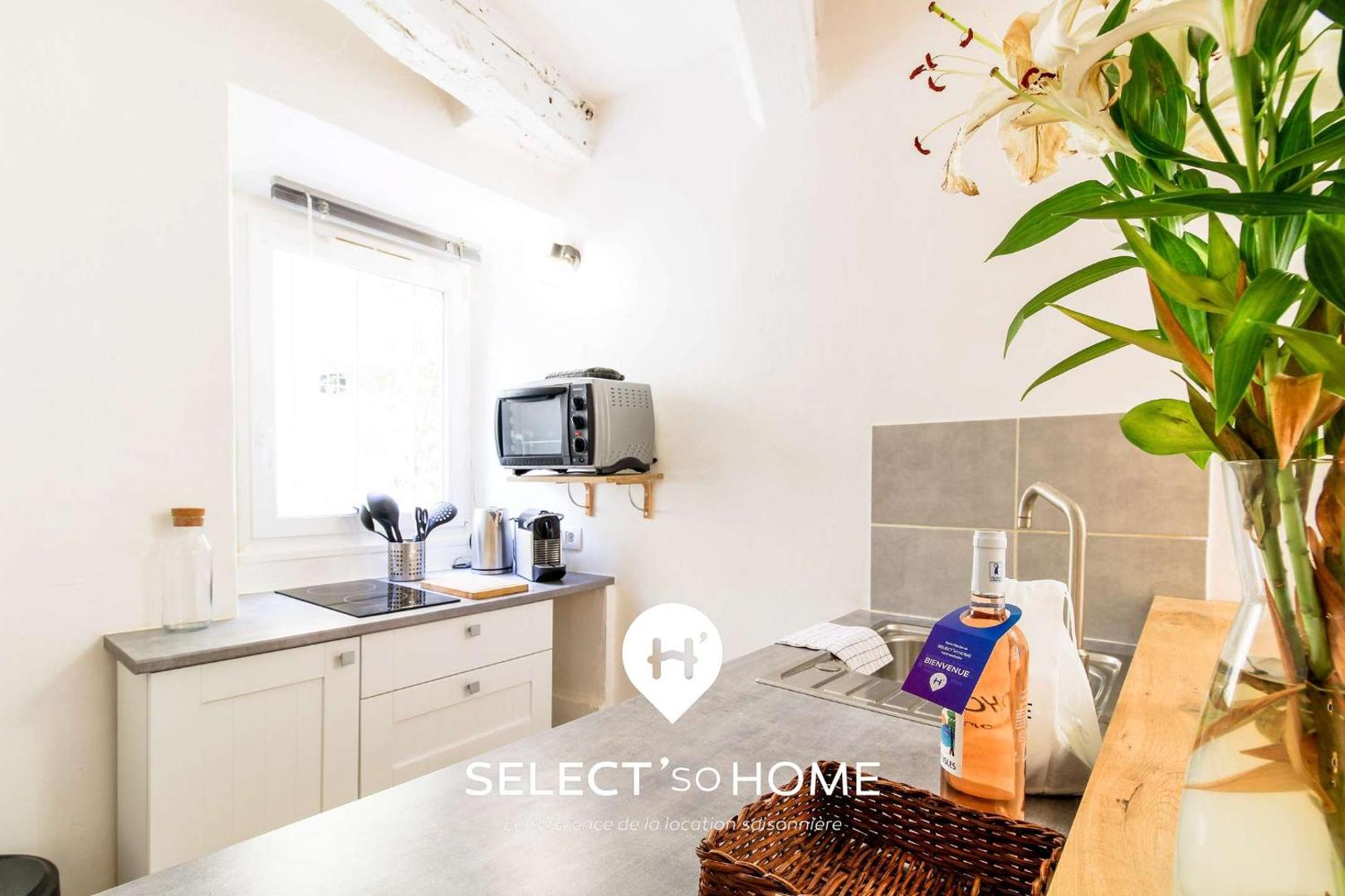 Фотография 3: SELECT' - Studio au coeur du village de Bormes-les-mimosas ! - GECKO