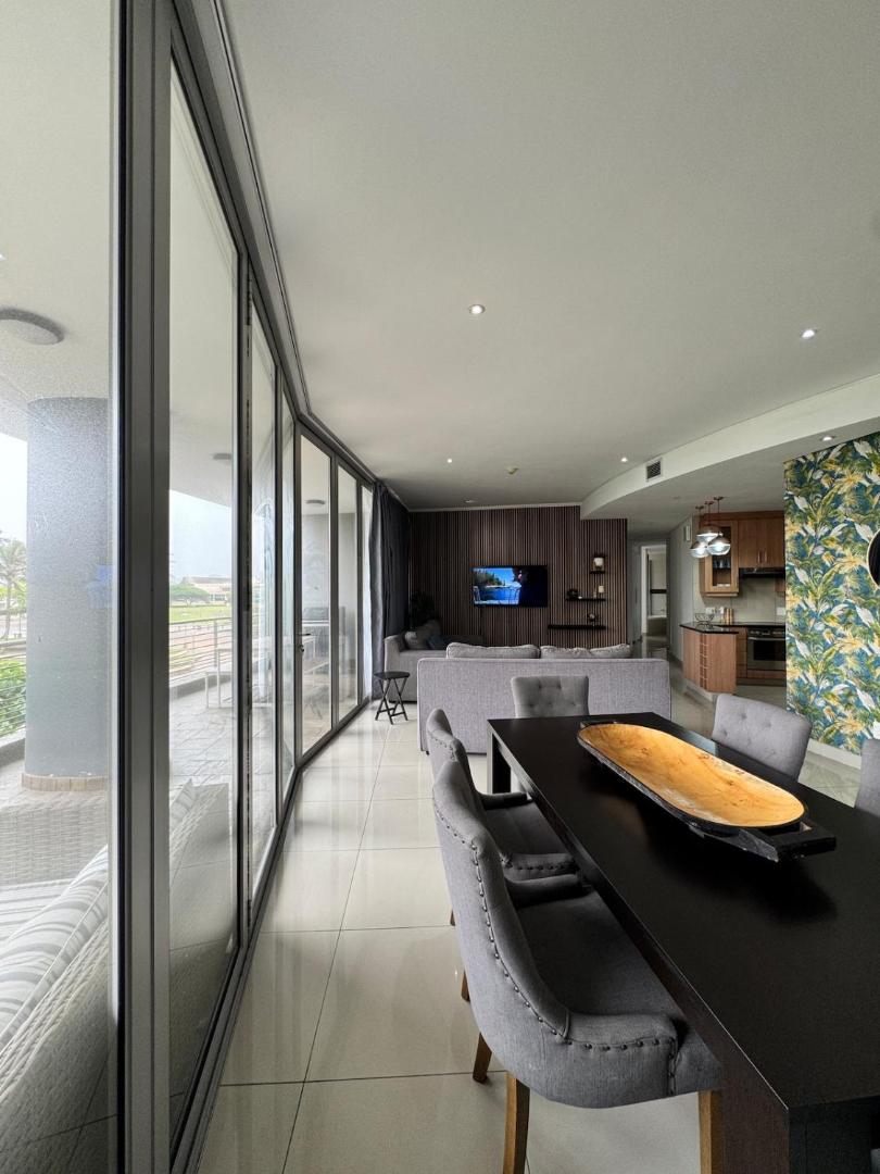 Bilde 10: Accommodation Front - Phenomenal 3 Bedroom with Unique Canal Views