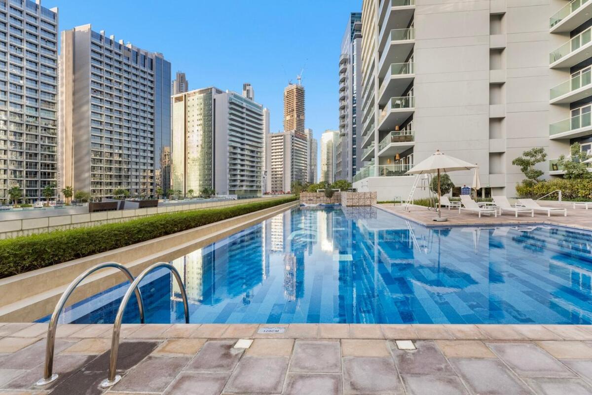 Foto 9: Waves - Modern City Escape 1BR Apt With Balcony