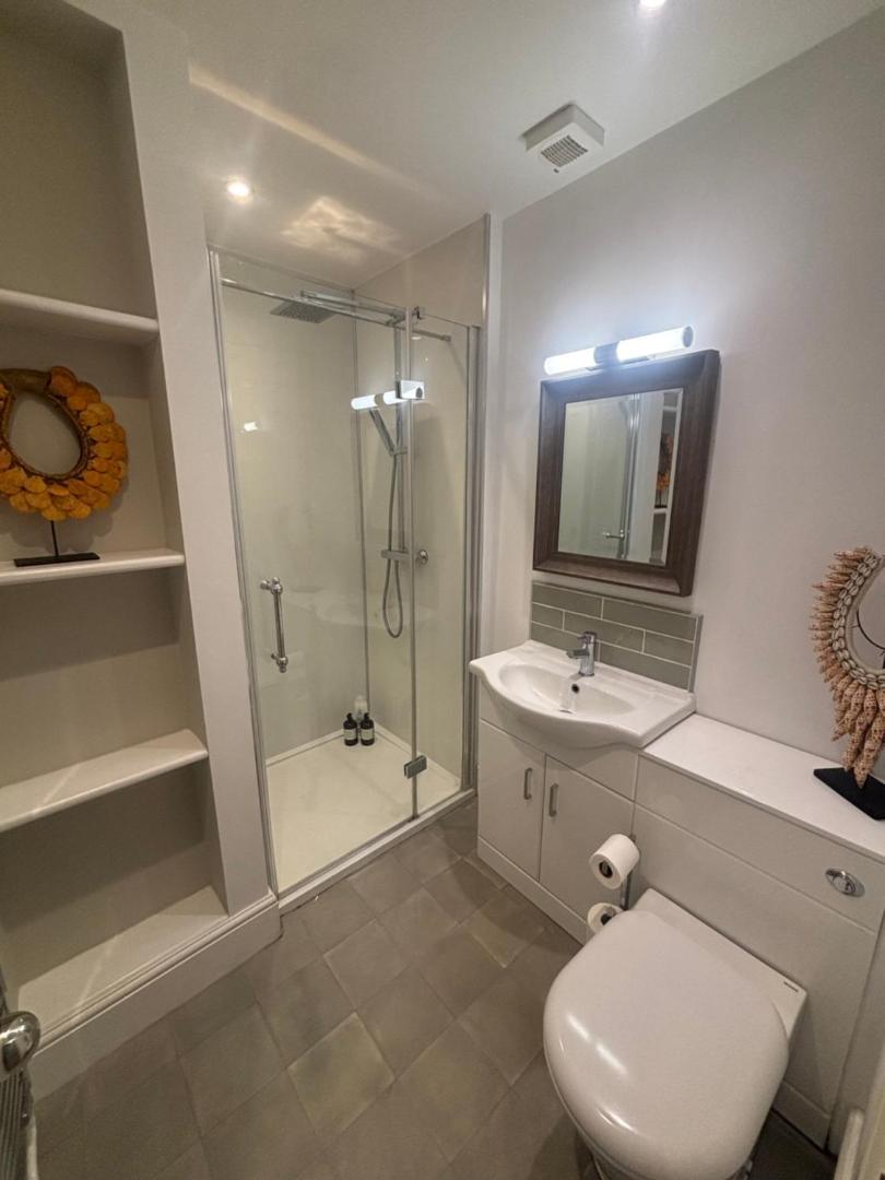 Φωτογραφία 7: Flat 1, 119 Northgate St - luxury 2 bedroom apartment apartment close to the town centre with paid parking close by