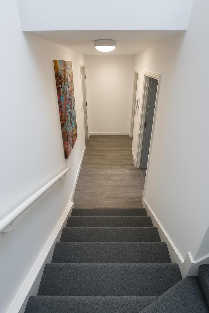 Fotografie 10: LT 2- 1 Bed Duplex Apartment - Free street parking