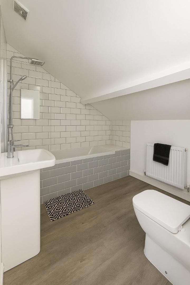 Fotografie 9: LT 2- 1 Bed Duplex Apartment - Free street parking