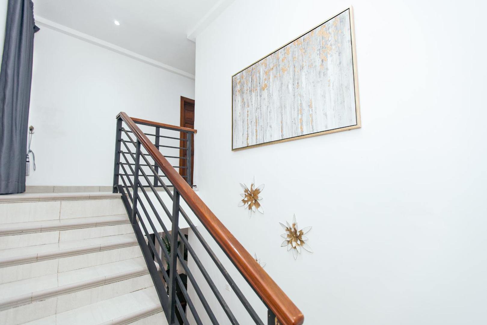Foto 2: Luxurious townhouse behind Achimota Mall