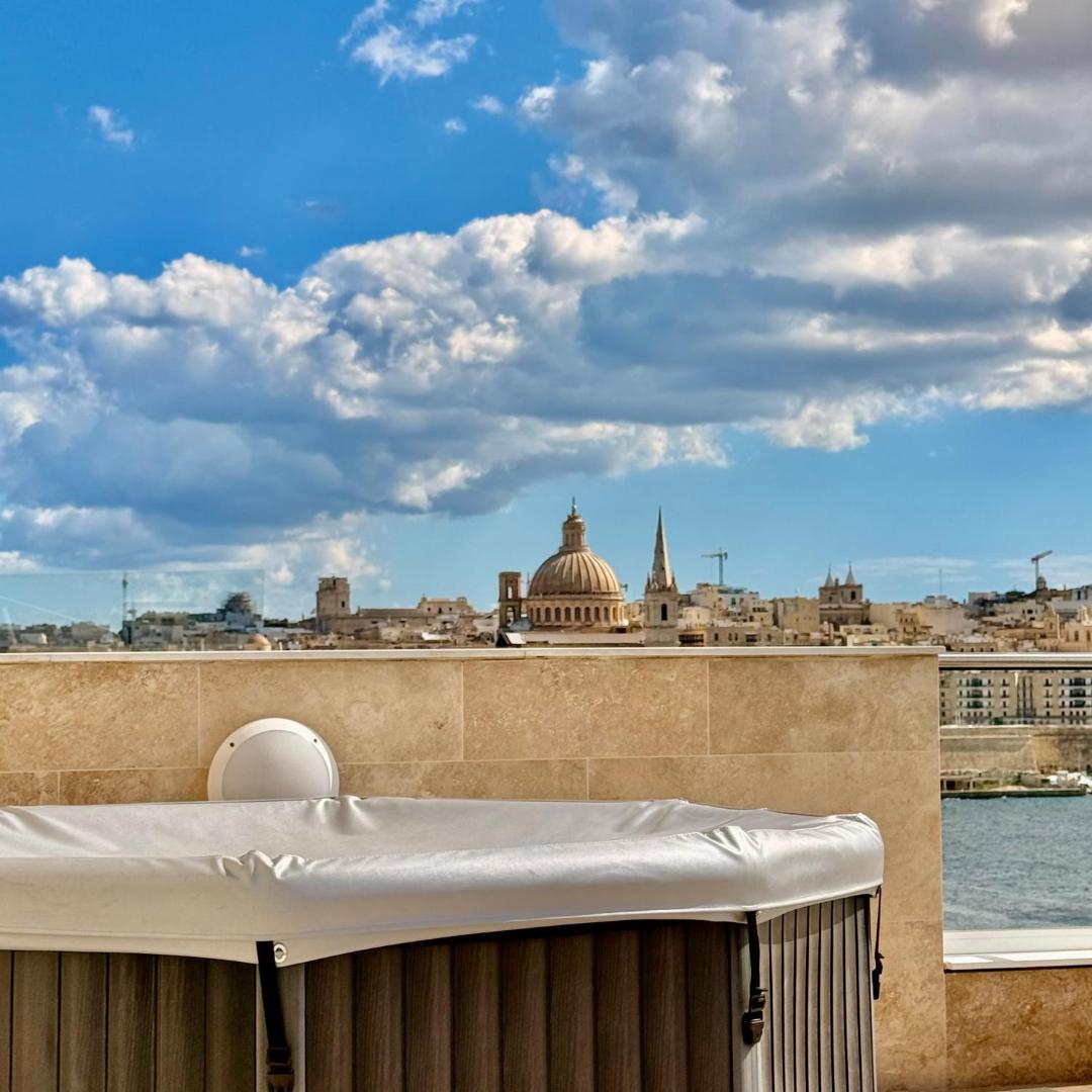 Fotografie 2: Panoramic & Jacuzzi Sliema Penthouse