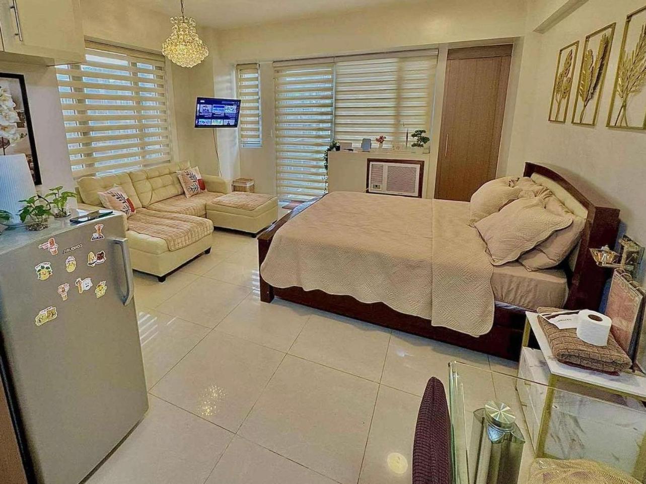 Fotografie 10: Chic Unit with Balcony - Free wifi & netflix across Naia Terminal 3 Airport