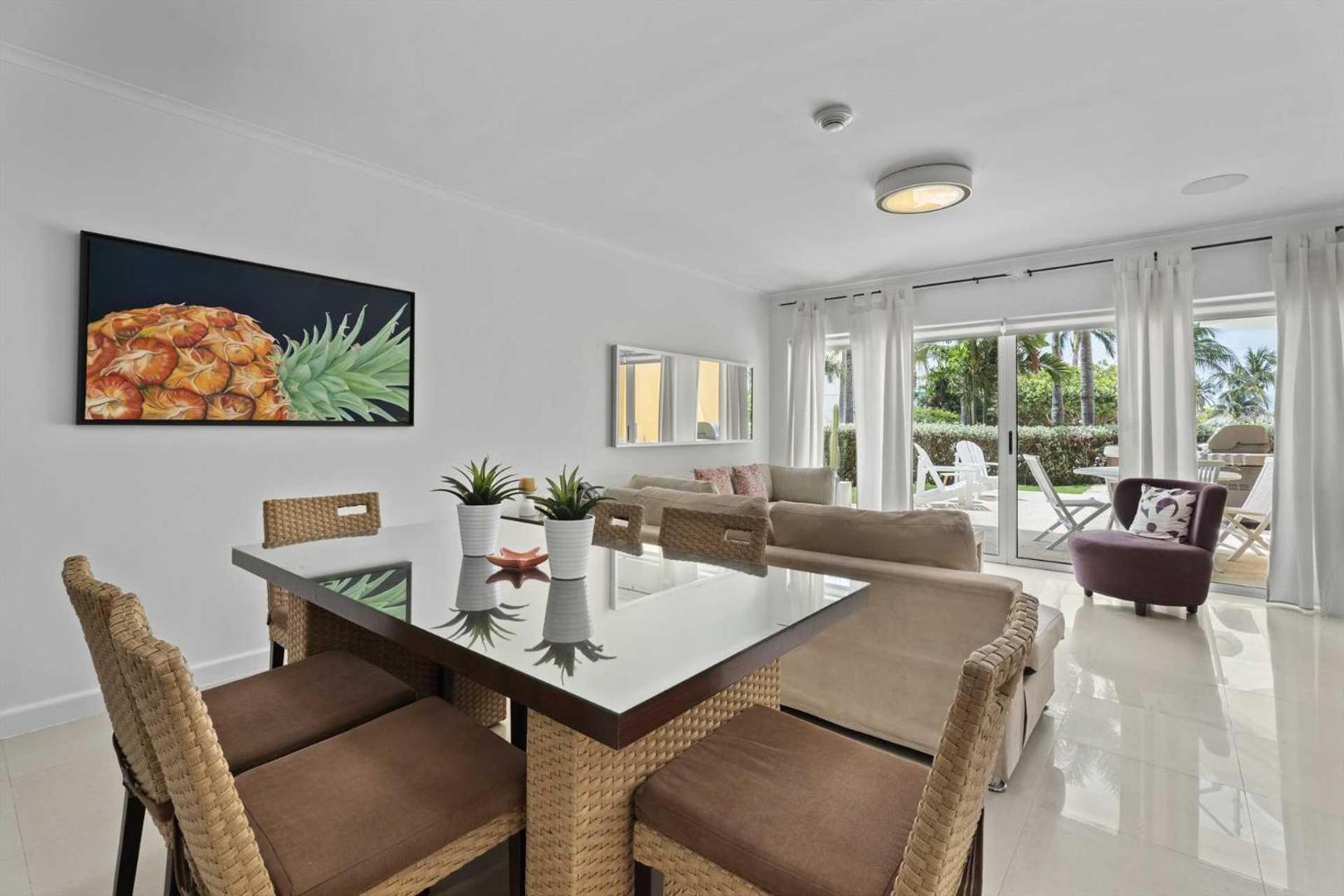 Billede 10: Beachfront - Beach Garden 2BR condo - E124
