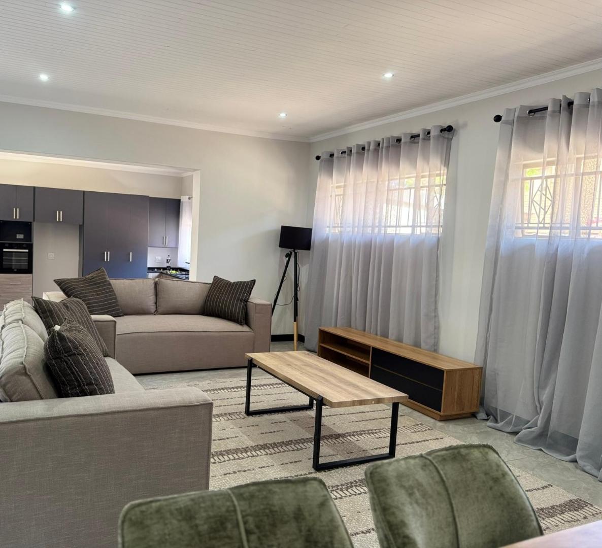 Foto 4: Accommodation in Lynwood Pretoria East for larger groups and Families