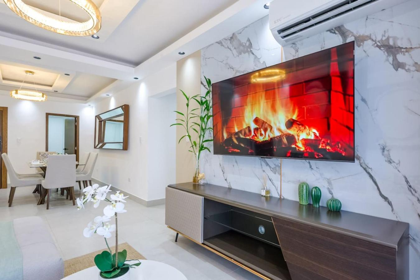 Zdjęcie 8: Spacious, 3BD City Center Apt
