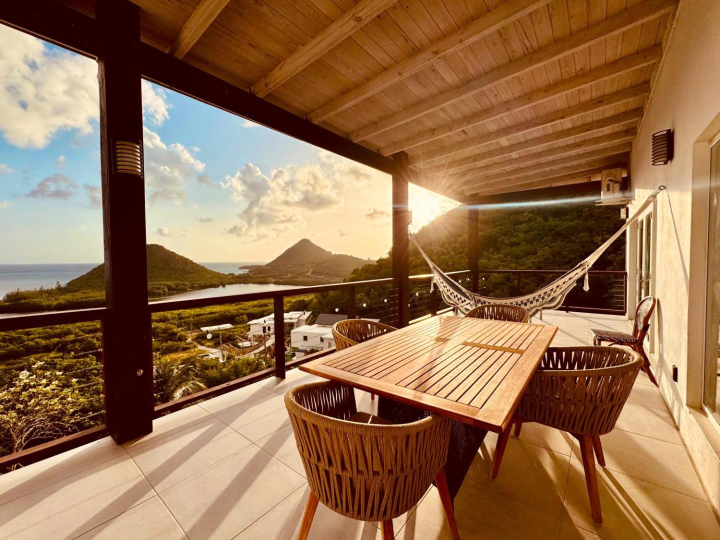 Фотография 3: Sunset Sol - 3 Bedroom Breathtaking Ocean Views near Hermitage Bay