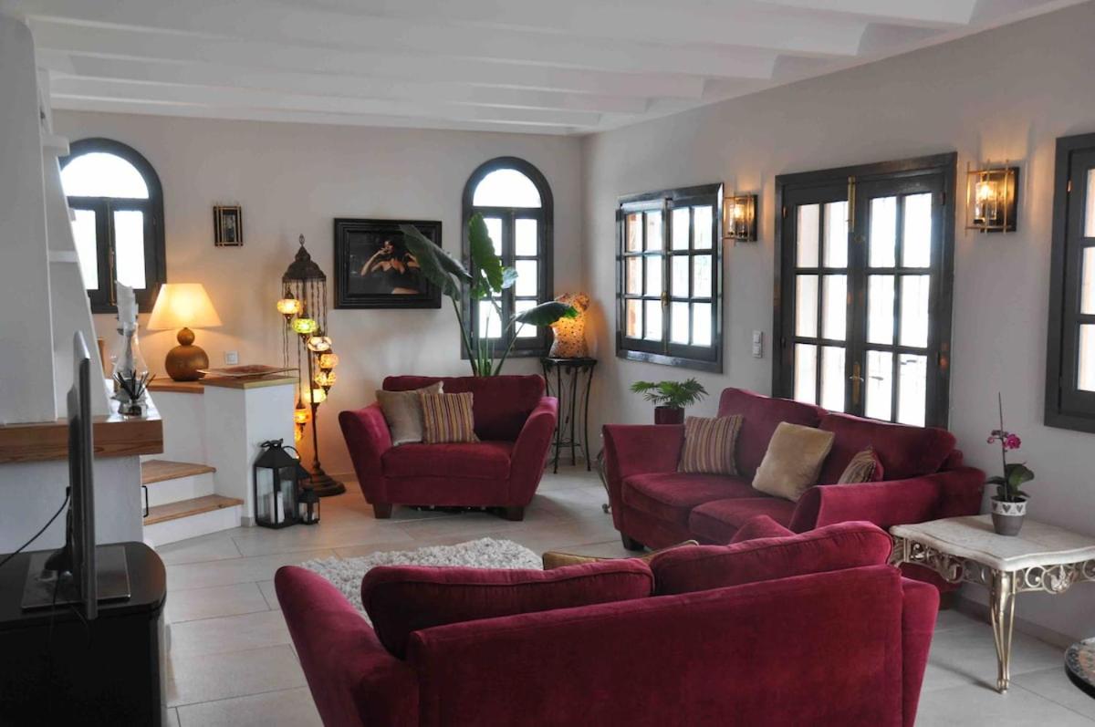 Fotografie 10: Villa with HEATED Pool and Amazing Mountain and Sea Views No Young Groups Allowed