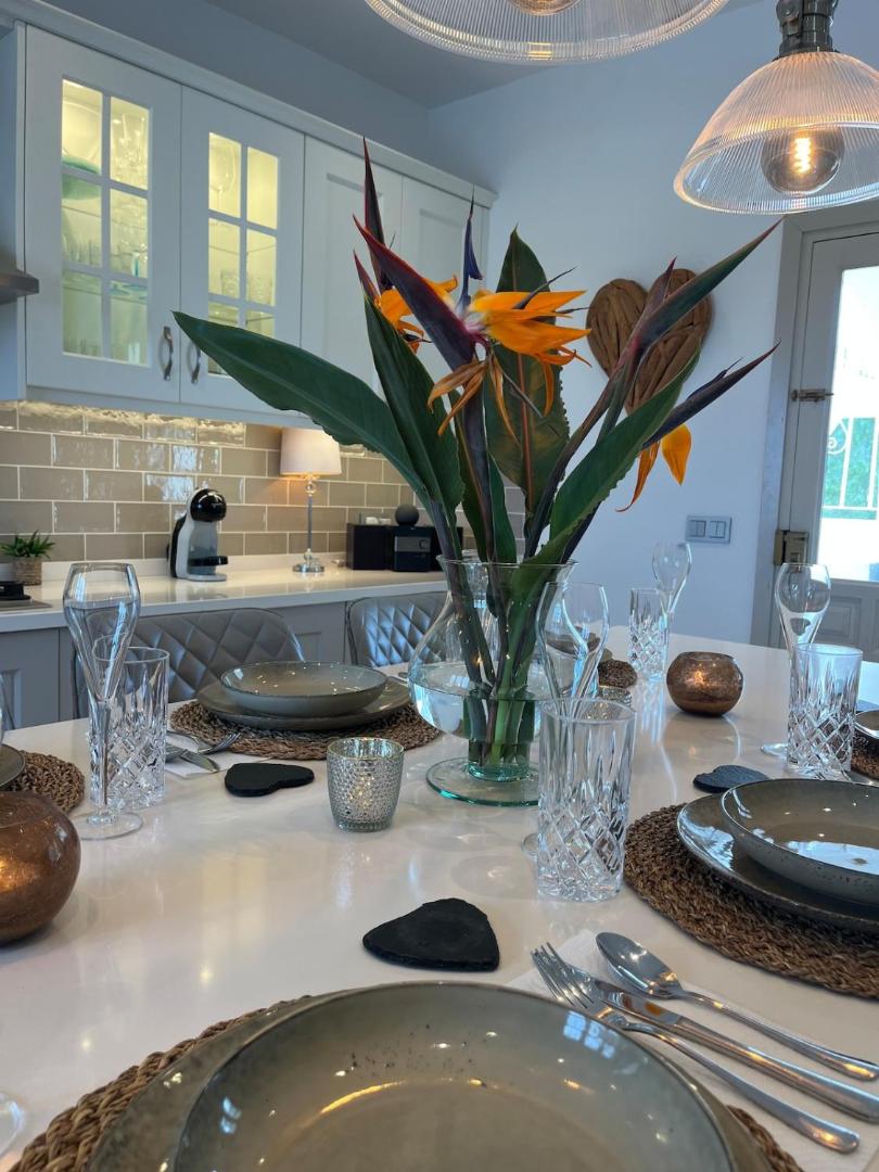 Fotografie 8: Villa with HEATED Pool and Amazing Mountain and Sea Views No Young Groups Allowed