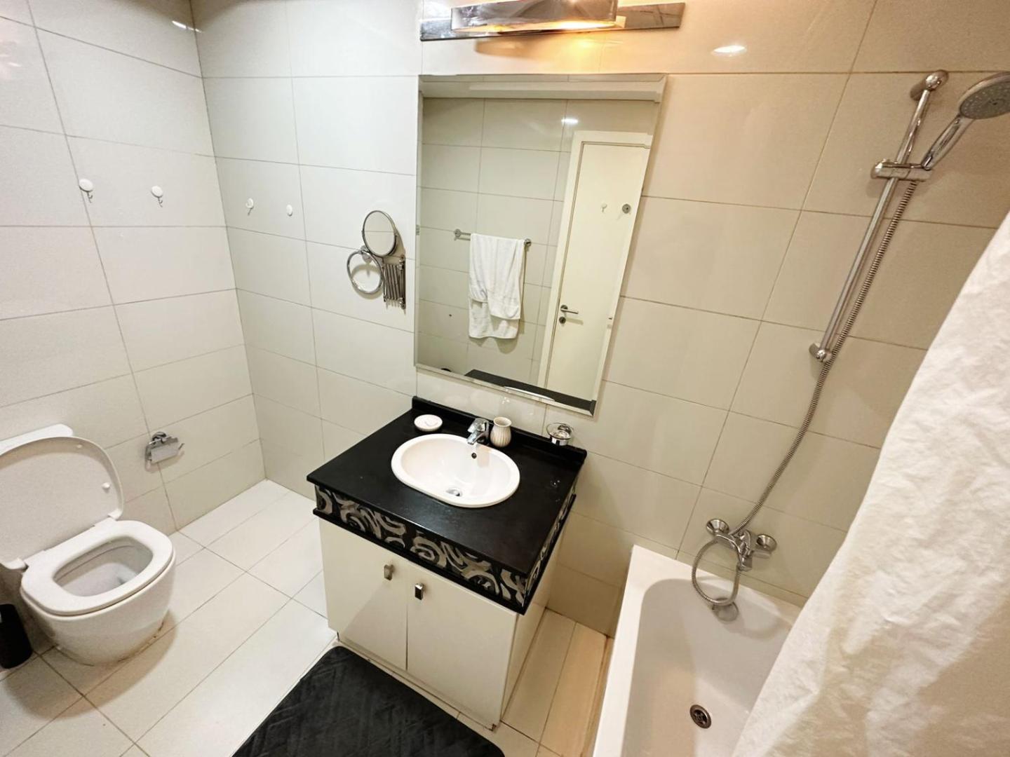 Fotografia 7: Modern Studio in Executive Bay Business Bay Pool, Gym with WiFi
