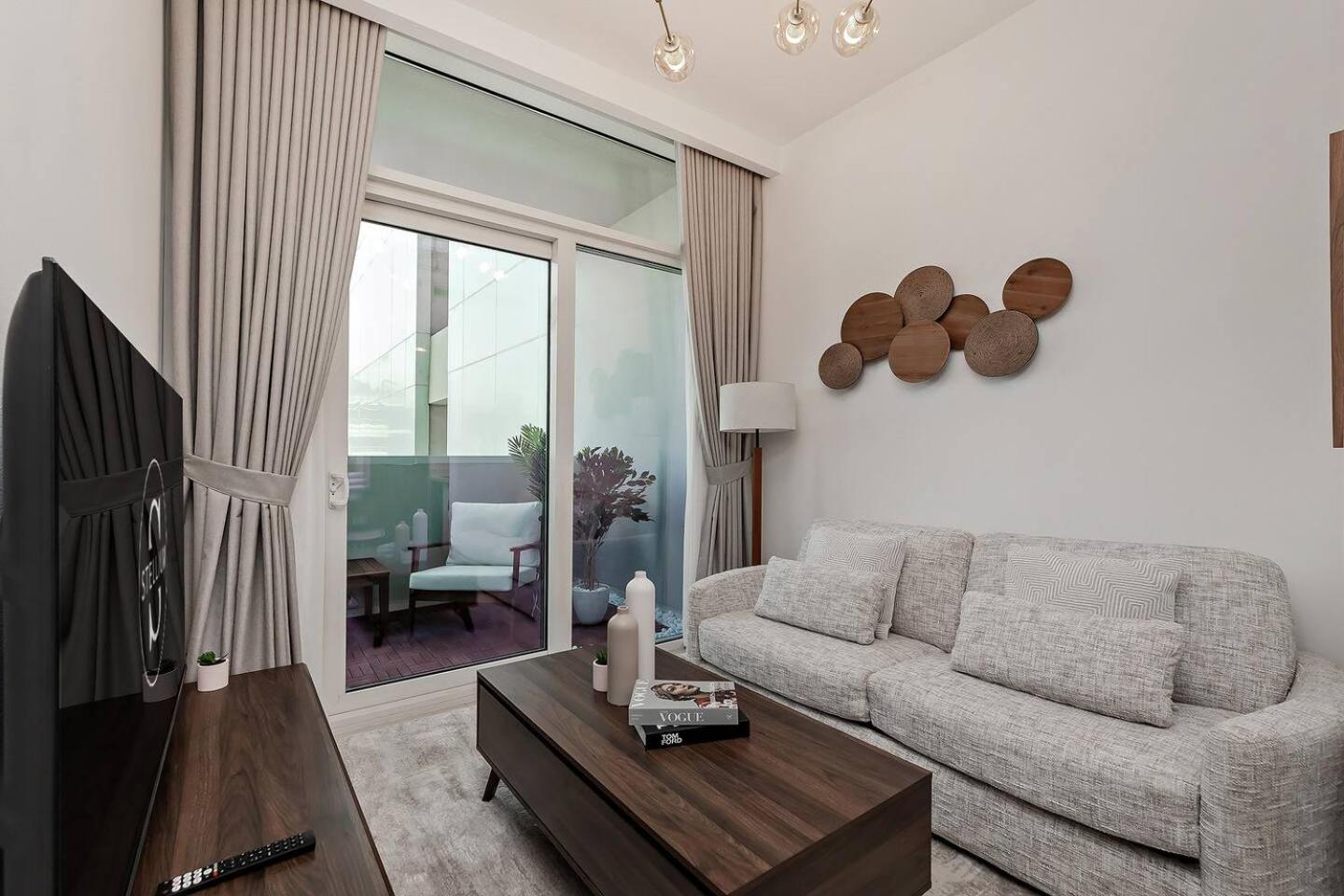 Billede 10: Chic 1BR at Reva Stunning Canal Views