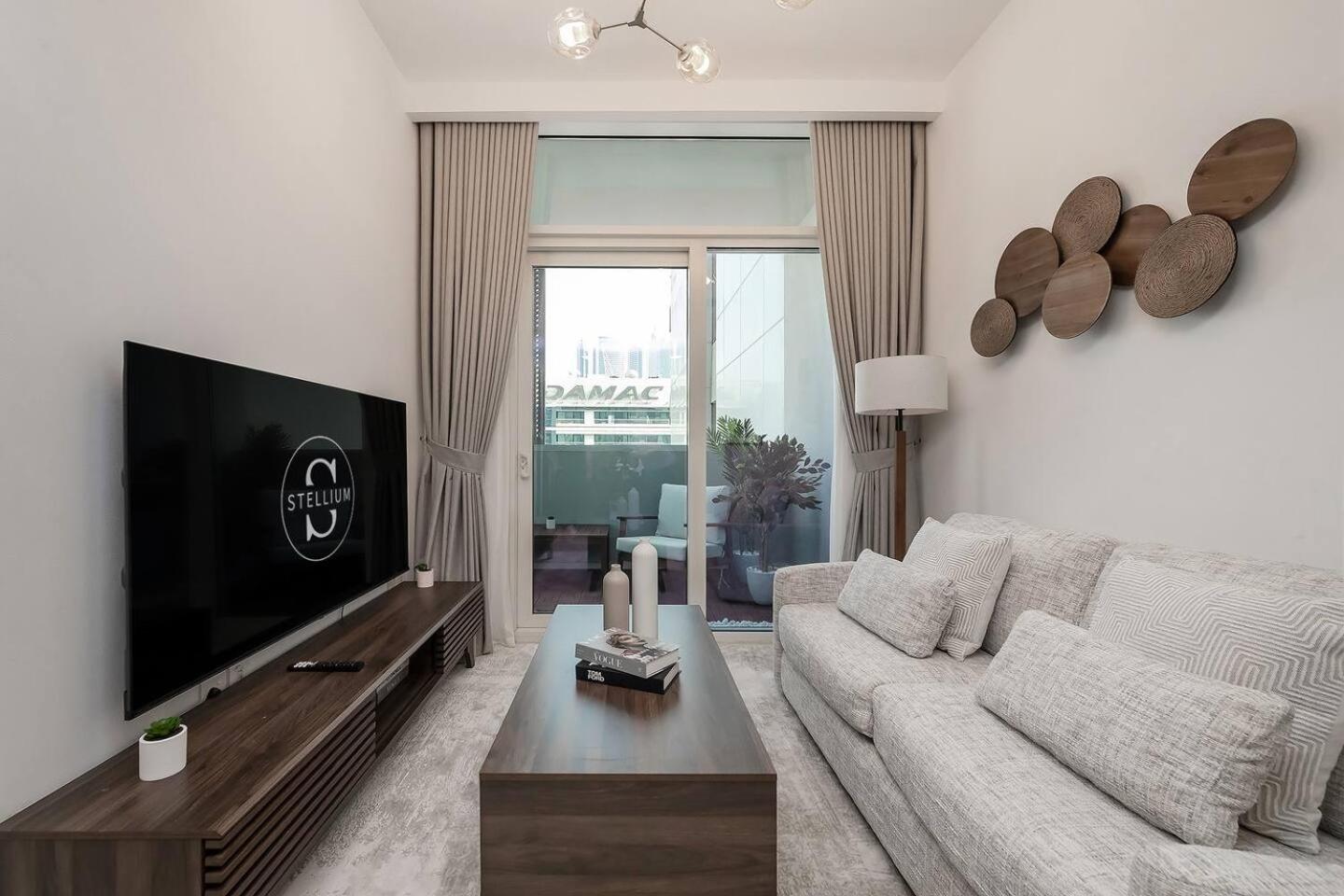 Billede 7: Chic 1BR at Reva Stunning Canal Views
