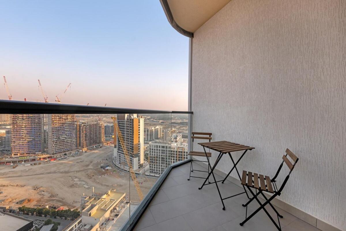 Bilde 4: Waves - Elegant High-Floor 2BR Close To Downtown