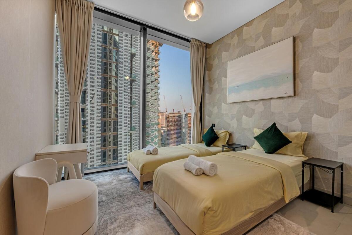 Bilde 5: Waves - Elegant High-Floor 2BR Close To Downtown