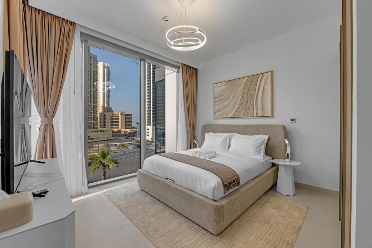 Kuva 4: Waves - LIV Marina Luxe 2BR Apt with Dubai Marina Views