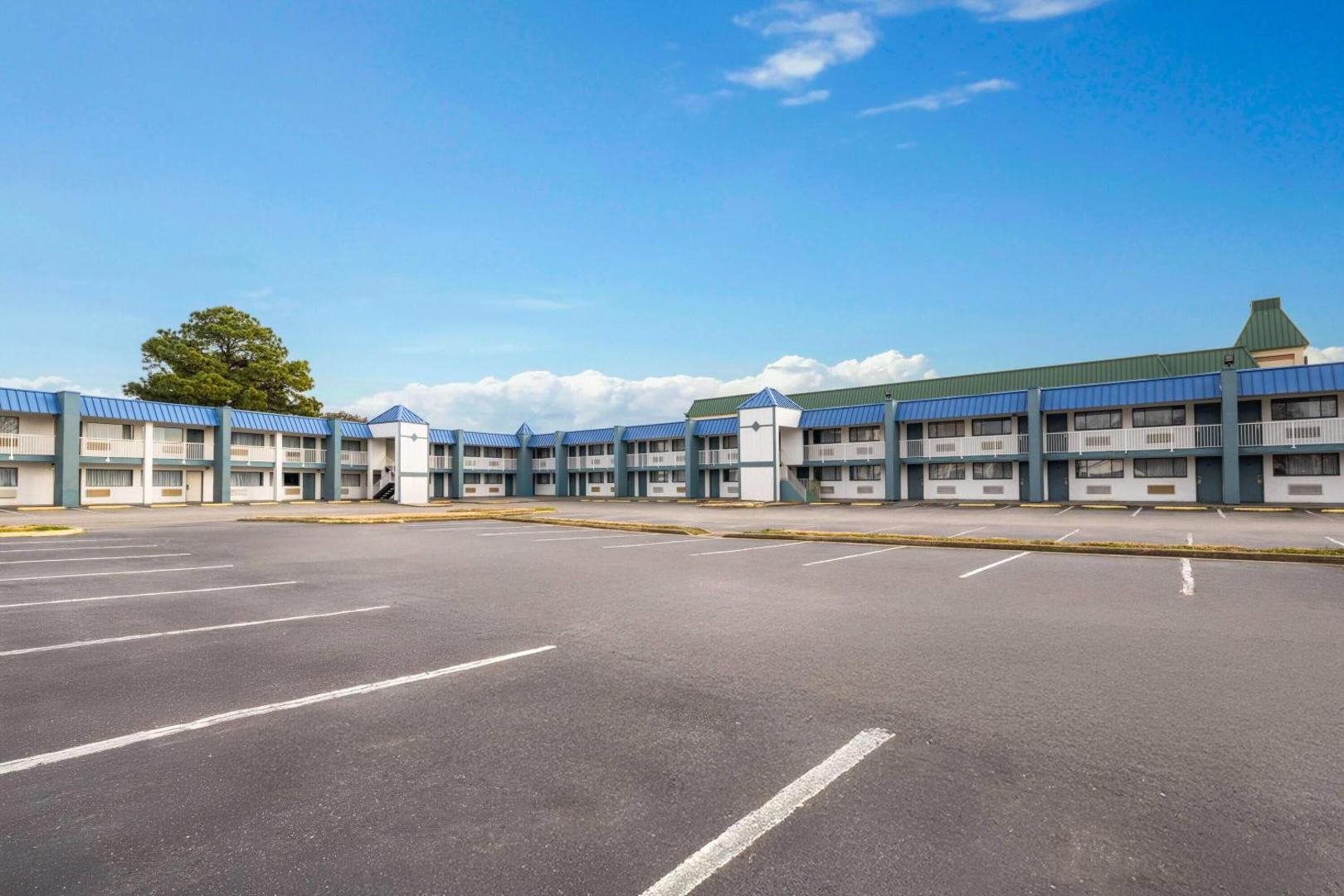 Kuva 10: Super 8 by Wyndham Portsmouth - Norfolk