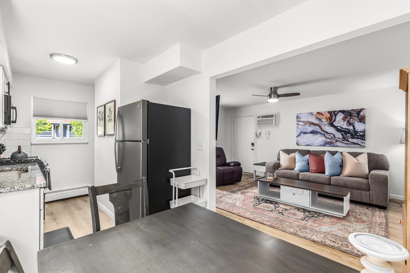 Foto 4: Bright & Spacious 2 Bedroom, Quiet