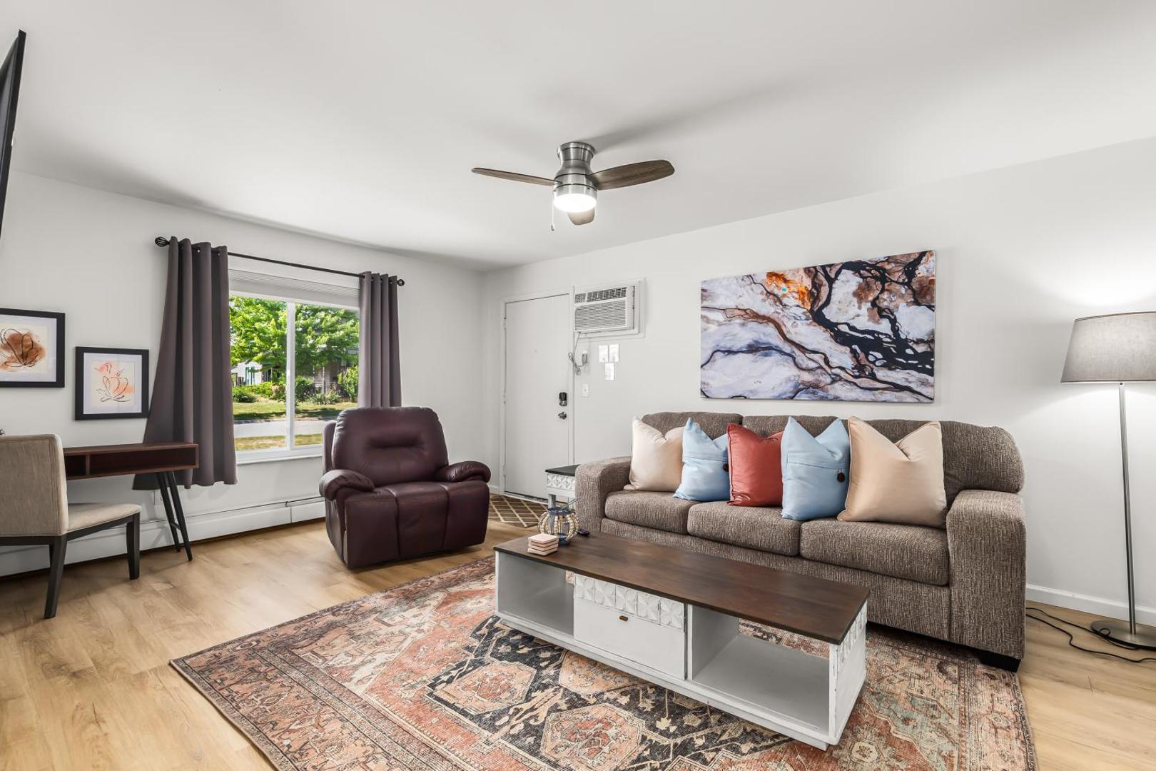 Foto 5: Bright & Spacious 2 Bedroom, Quiet