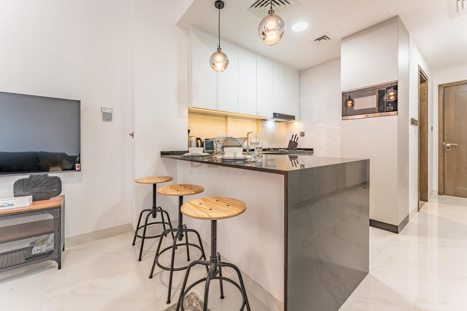 Kuva 3: Studio with Balcony and Views, Walk to Butterfly Garden, Just 20-Minute Drive to JBR Beaches, Uniestate Supreme Residence, Arjan by Deluxe Holiday Homes