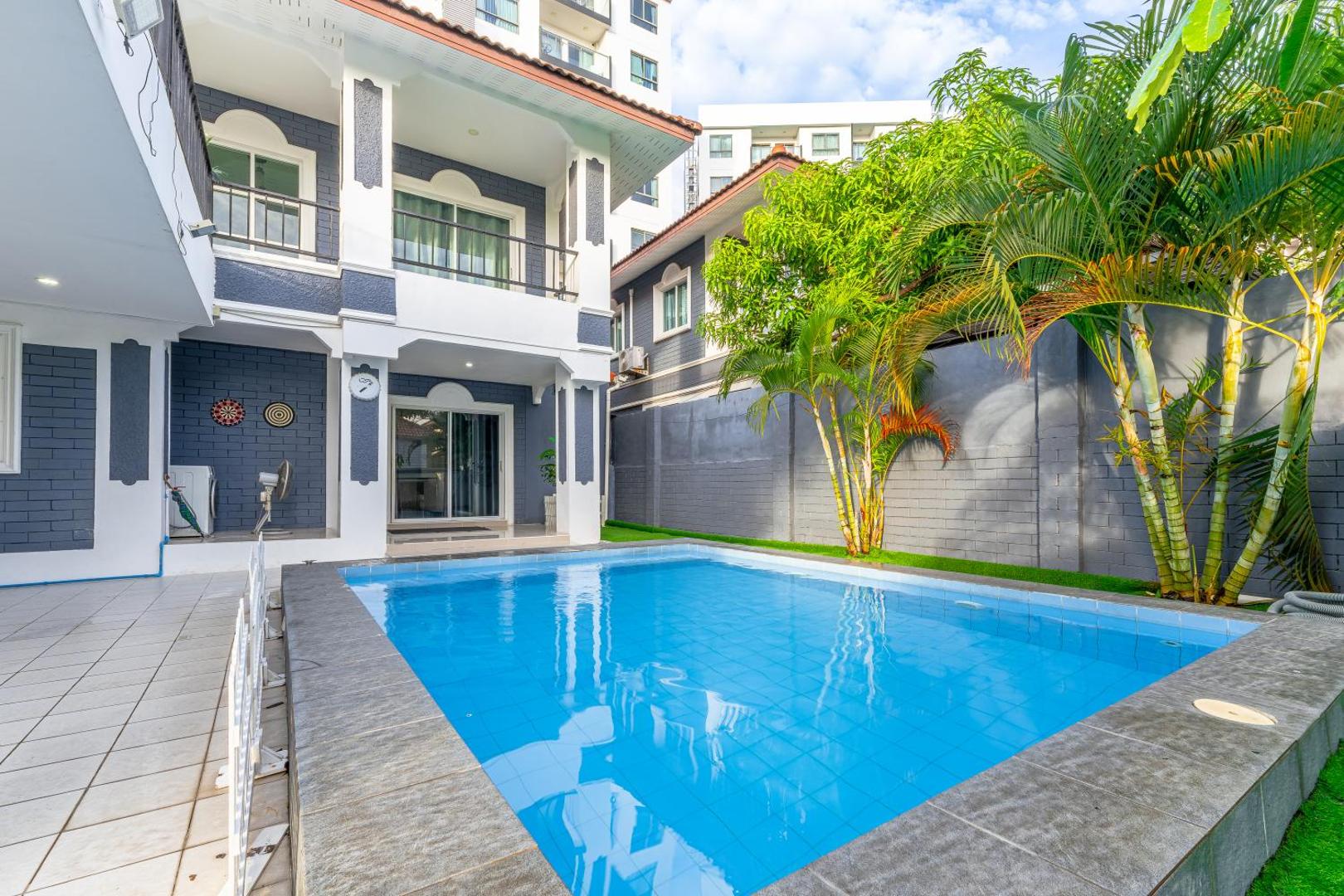 Kuva 10: Luxury 5 Bedrooms Pool Villa with Terrace
