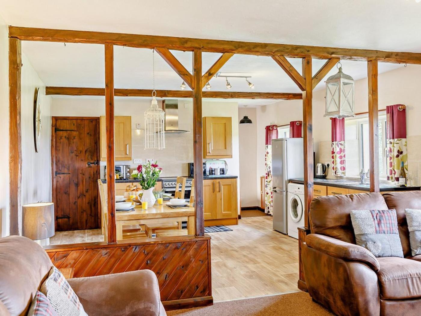 Foto 8: 2 Bed in South Molton oc-88994