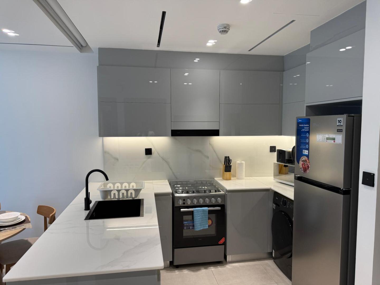 Foto 10: Sleek & Stylish Downtown Retreat