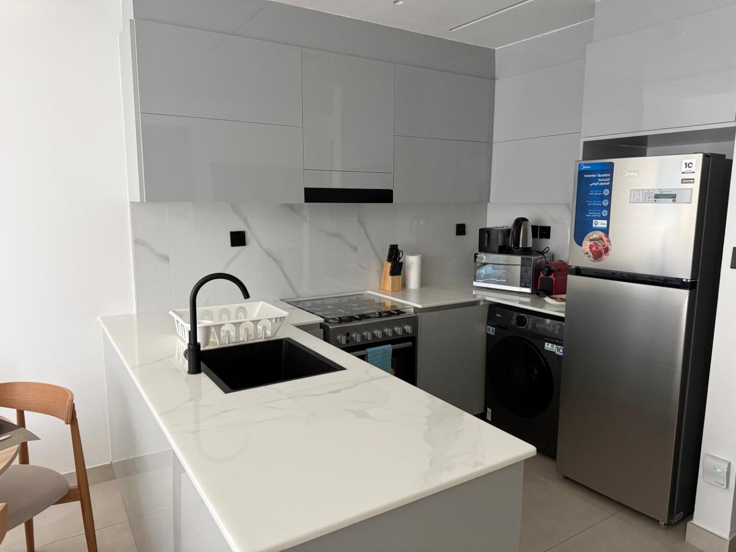 Foto 9: Sleek & Stylish Downtown Retreat