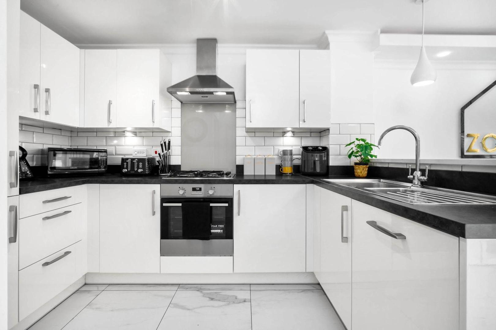Fotografia 4: Spacious, Chic Townhouse with Parking & Garden